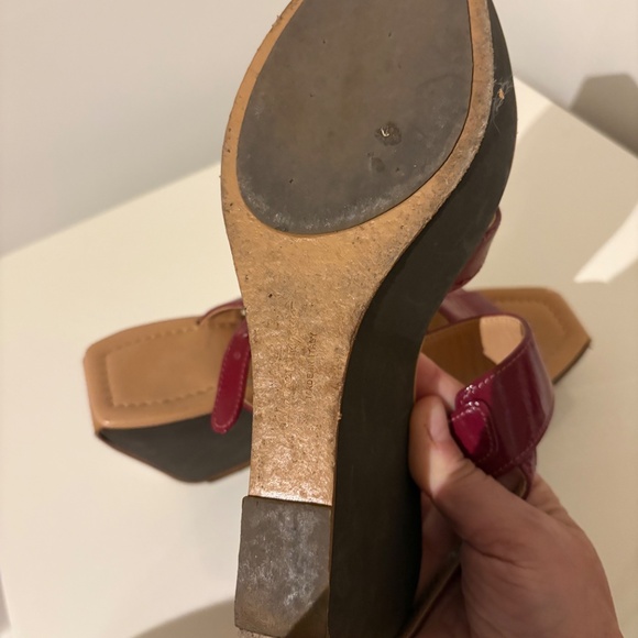 This is a Salvatore Ferragamo patent leather wedge platform sandal - Picture 4 of 6